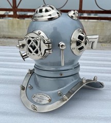 Vintage Navy Diving Helmet Mark V – Heavy Duty Copper and Brass Design for Displ